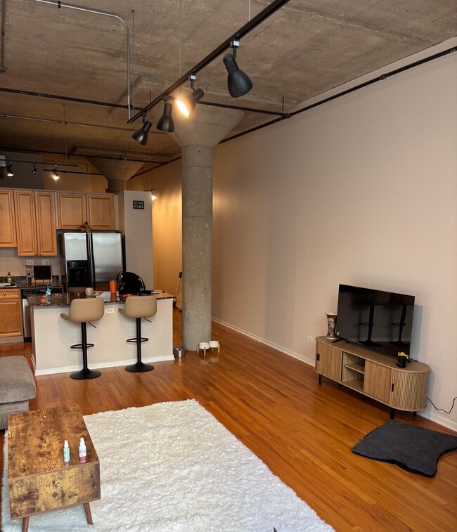 property at 900 N Kingsbury St