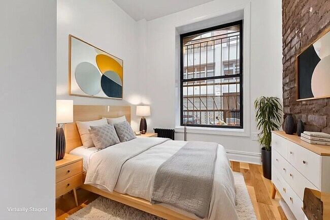 331 W 16th St in New York, NY - Building Photo - Building Photo