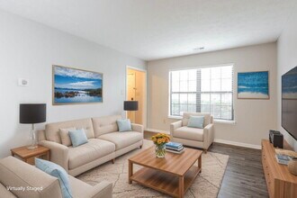 9124 Lansburgh Ct in Indianapolis, IN - Foto de edificio - Building Photo