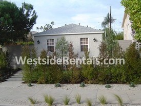 2329 Clark Ave in Venice, CA - Building Photo