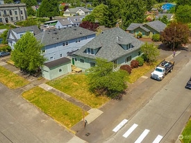 403 N 3rd St in Shelton, WA - Building Photo