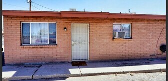 518 E Boutz Rd in Las Cruces, NM - Building Photo