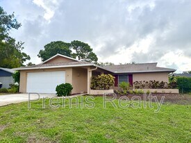 1624 Heather Pl in Palm Harbor, FL - Building Photo