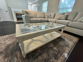 Room in House on Feldspar Way in Durham, NC - Foto de edificio - Building Photo
