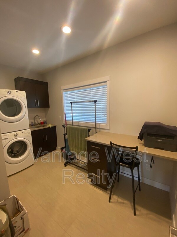 3075-3075 Vint Rd in Kelowna, BC - Building Photo - Building Photo