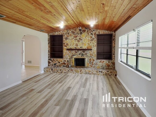 20111 Ventura Ave in Port Charlotte, FL - Building Photo - Building Photo