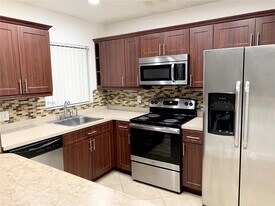 2050 NW 81st Ave in Pembroke Pines, FL - Building Photo - Building Photo