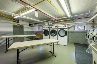 7234 Austin St in New York, NY - Building Photo - Building Photo