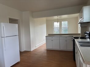 9710 Chester Rd in Chester, VA - Foto de edificio - Building Photo