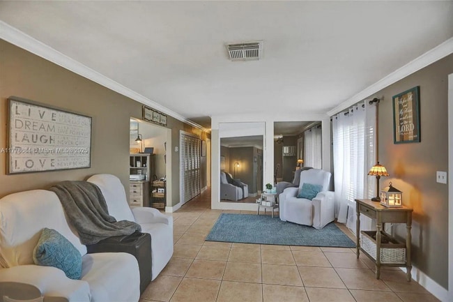 848 Brickell Key Dr, Unit 306 in Miami, FL - Building Photo - Building Photo