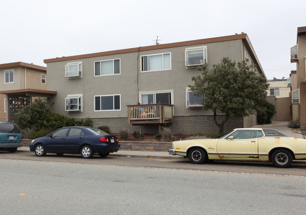 465 Esplanade Ave in Pacifica, CA - Building Photo