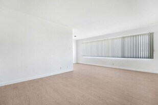 10250-70 Palms, Unit 10250-3 in Los Angeles, CA - Building Photo