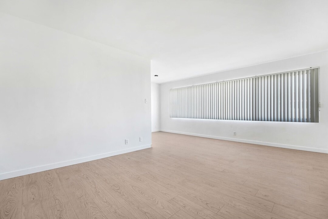 10250-70 Palms, Unit 10250-3 in Los Angeles, CA - Foto de edificio