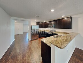 823 Chatham Walk Dr in Ruskin, FL - Building Photo - Building Photo