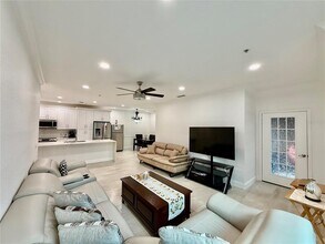 16303 Enclave Village Dr in Tampa, FL - Building Photo - Building Photo