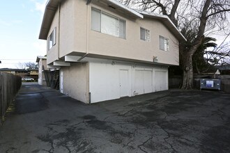 150 Locust St in Redwood City, CA - Foto de edificio - Building Photo