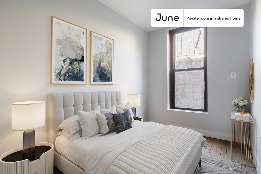 Private bedroom in 4 bed/2 bath Home in New York, NY - Building Photo
