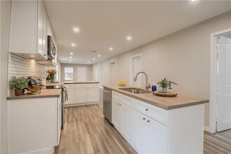 108 Irene St in Elgin, TX - Building Photo - Building Photo