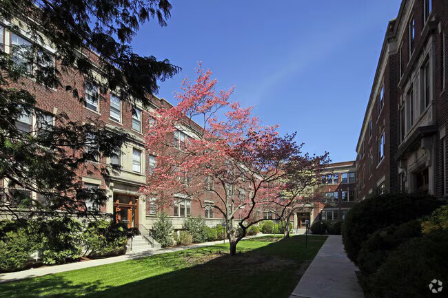 14 Alton Pl, Unit #3 in Brookline, MA - Building Photo - Building Photo