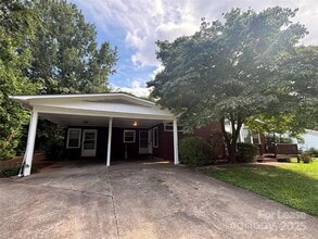724 Oakdale Dr in Statesville, NC - Building Photo - Building Photo