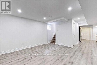 214 Altamira Rd in Richmond Hill, ON - Building Photo - Building Photo