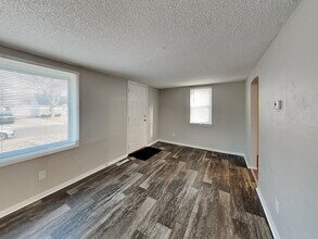 5415 Emerson Ave N, Unit A6305 in Brooklyn Center, MN - Foto de edificio - Building Photo