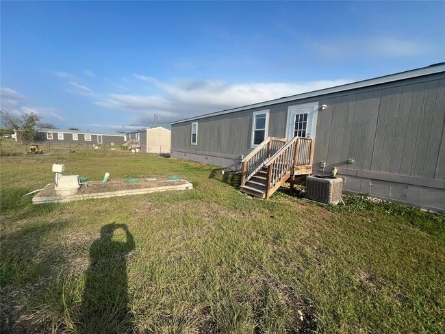 215 Greenfield Rd in Kyle, TX - Building Photo - Building Photo