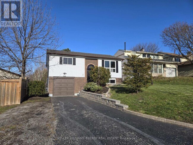 929 Southdown Dr in Oshawa, ON - Building Photo - Building Photo