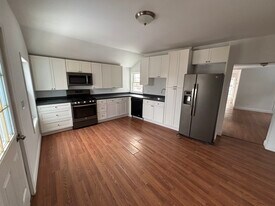 10 Amero Ct, Unit 1 in Gloucester, MA - Building Photo