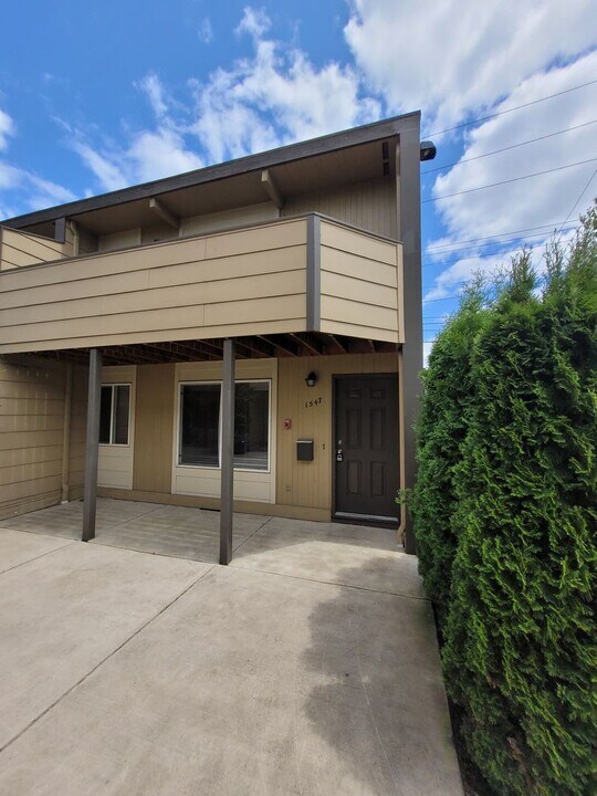 1547 Mill St SE in Salem, OR - Building Photo