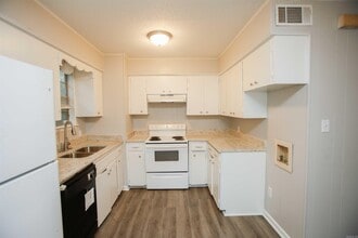 2100 Virginia Dr in North Little Rock, AR - Building Photo - Building Photo