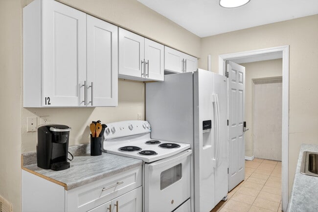 1778 Aquarius Ct in Ft. Myers, FL - Foto de edificio - Building Photo