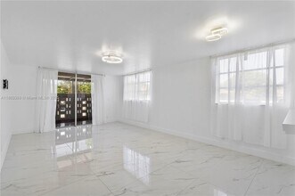 406 NW 68th Ave, Unit 117 in Plantation, FL - Building Photo - Building Photo