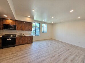 The Coronado in Silver Lake, CA - Building Photo - Building Photo