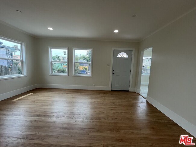 8640 Baring Cross St in Los Angeles, CA - Building Photo - Building Photo
