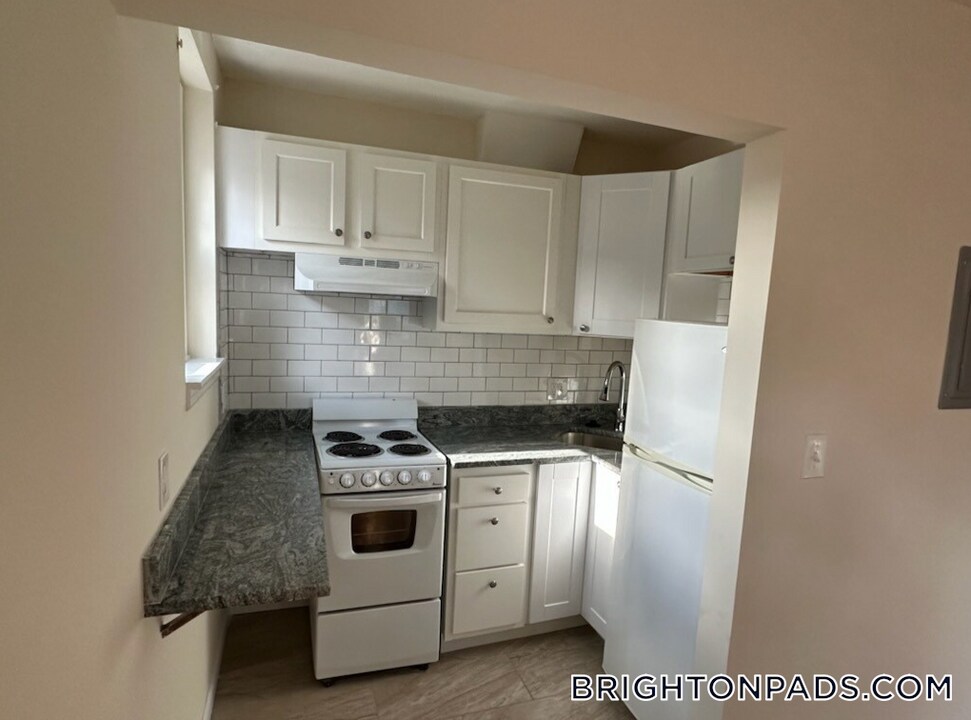 2018 Commonwealth Ave in Boston, MA - Building Photo