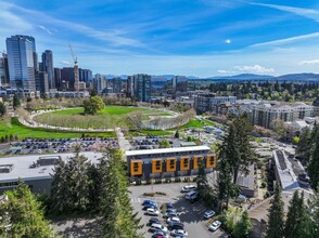 Park Central Townhomes in Bellevue, WA - Building Photo - Building Photo