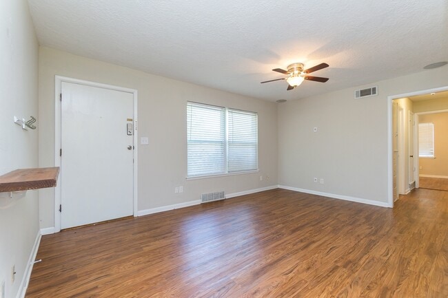 property at 1414 W Boyd St
