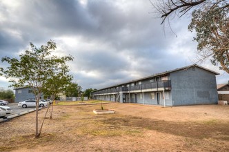 Desert Cove Manor in Phoenix, AZ - Building Photo - Building Photo