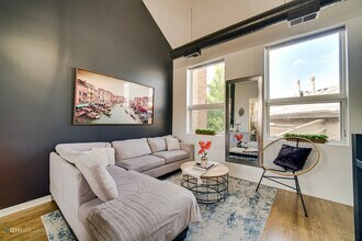 2828 N Talman Ave, Unit Q in Chicago, IL - Building Photo - Building Photo