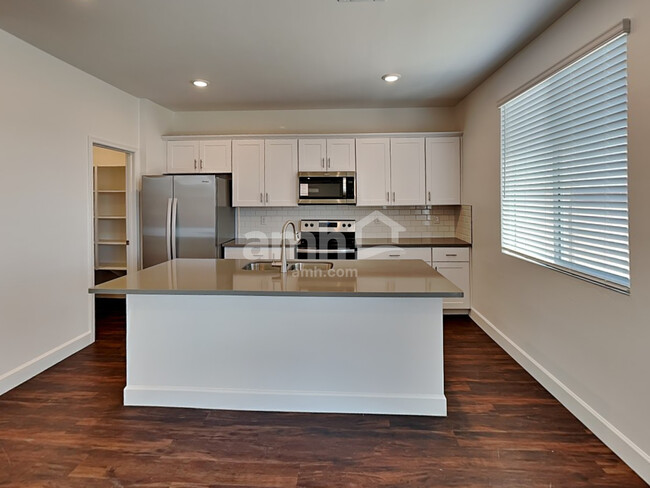 18494 W El Cortez Pl in Surprise, AZ - Building Photo - Building Photo