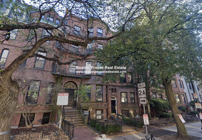 477 Beacon St, Unit 1 in Boston, MA - Foto de edificio - Building Photo