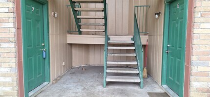 1327 Brenda Ln in Humble, TX - Foto de edificio - Building Photo