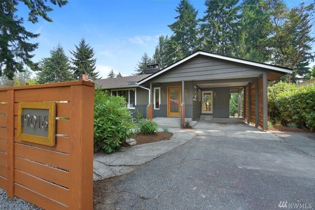 19016 Firlands Way N in Shoreline, WA - Building Photo - Building Photo