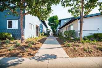 Orange Grove Townhomes in Orange, CA - Building Photo - Building Photo