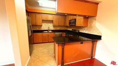 421 E Santa Anita Ave in Burbank, CA - Building Photo - Building Photo