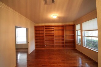 10225 Open Gate Dr in Austin, TX - Building Photo - Building Photo