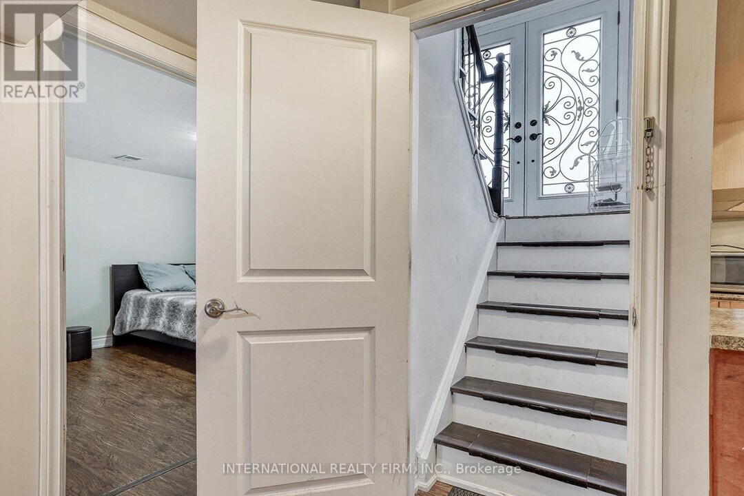 4 Yeomans Rd in Toronto, ON - Building Photo