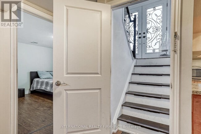 property at 4 Yeomans Rd