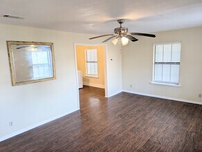 1826 W Bond St in Denison, TX - Building Photo - Building Photo